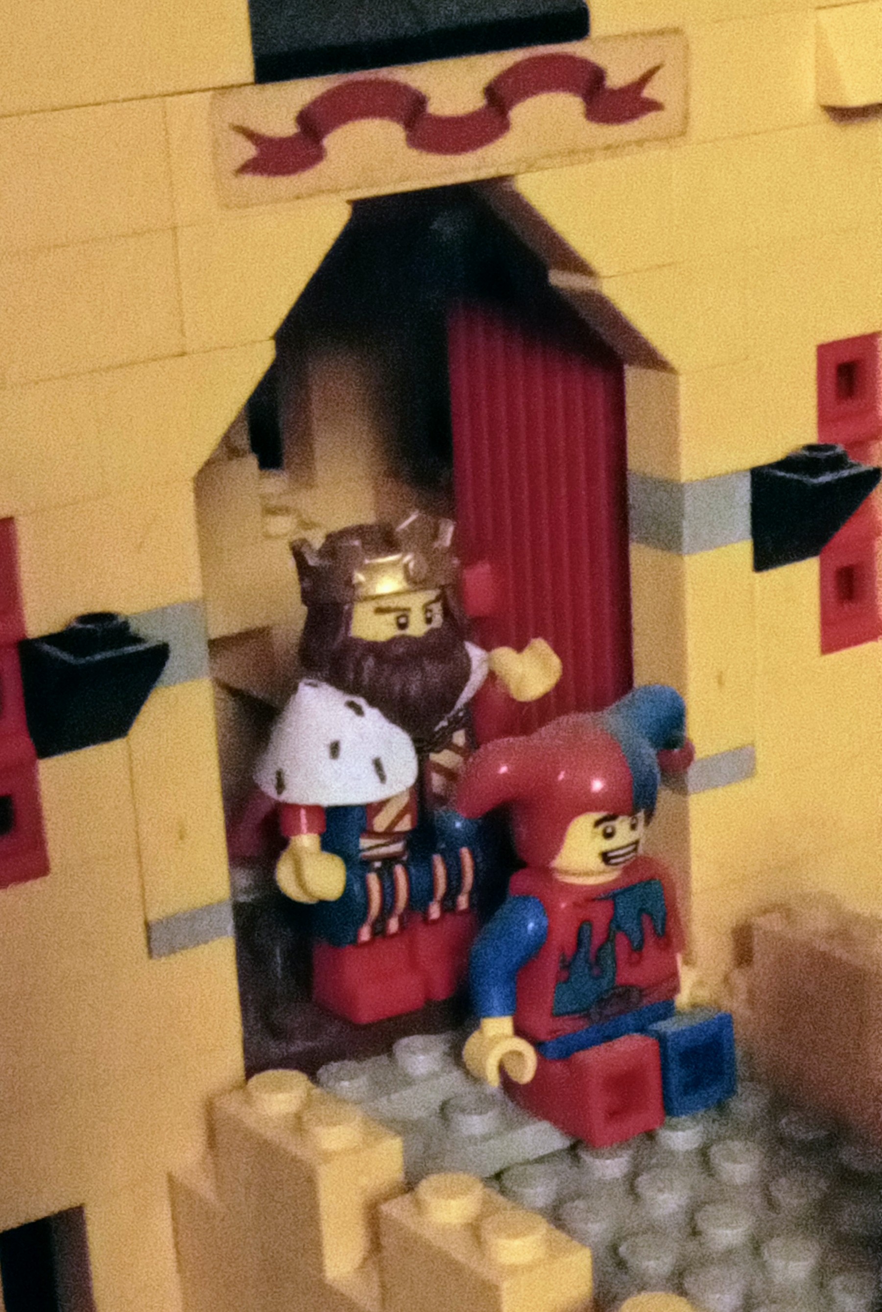 Classic King with jester in Yellow Castle alternate build